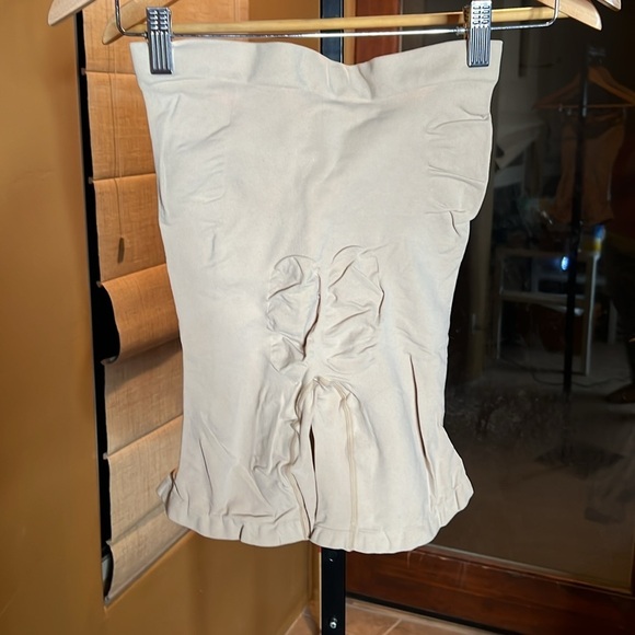 SKIMS Seamless Sculpt MID THIGH SHORT Sand Size 4X / 5X NWOT - Picture 8 of 8
